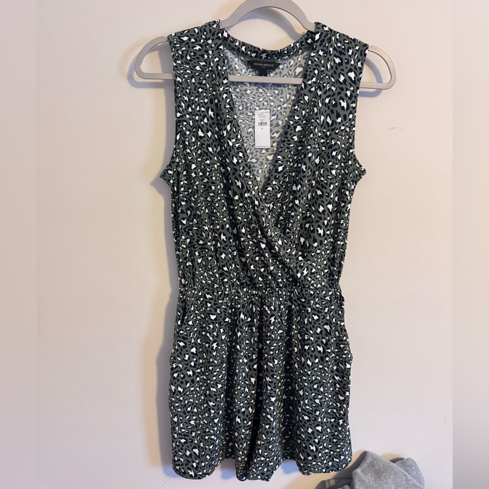 Banana Republic Factory Green and White Patterned Midi Jumper